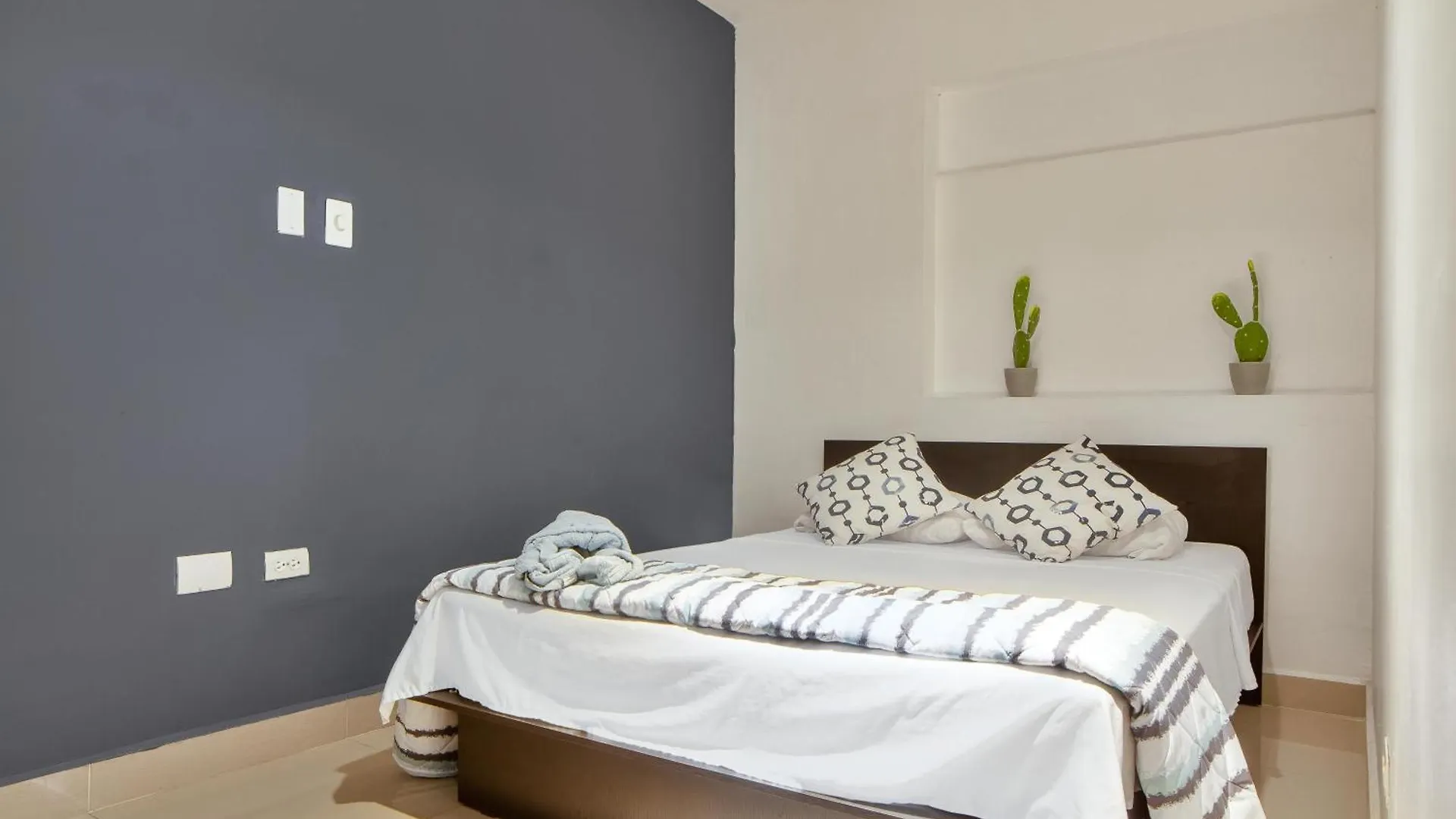 6 Bedroom Apart, With Arcade Machine, One Block From Lleras Park Medellín Kolumbie