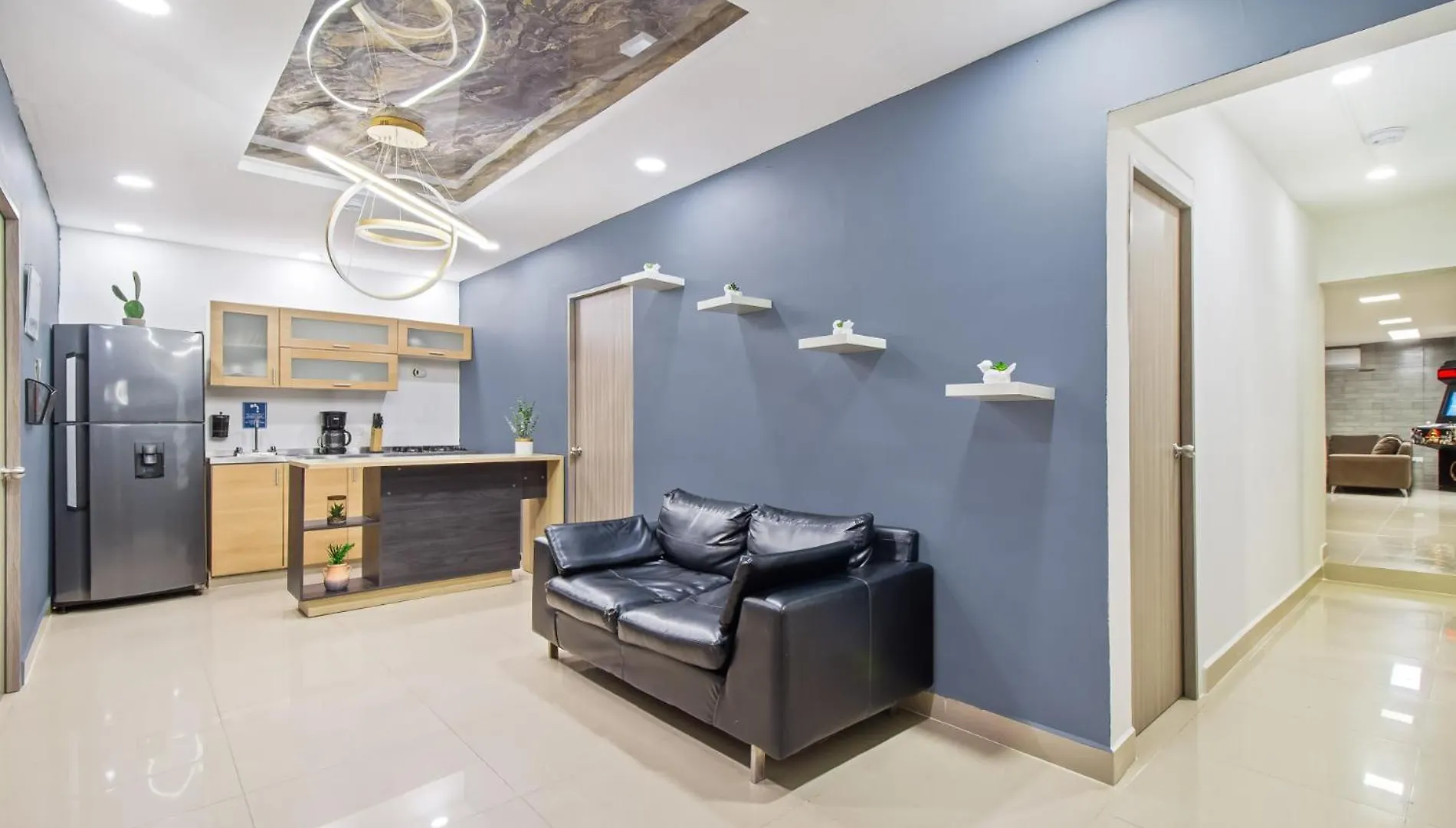 6 Bedroom Apart, With Arcade Machine, One Block From Lleras Park Medellín
