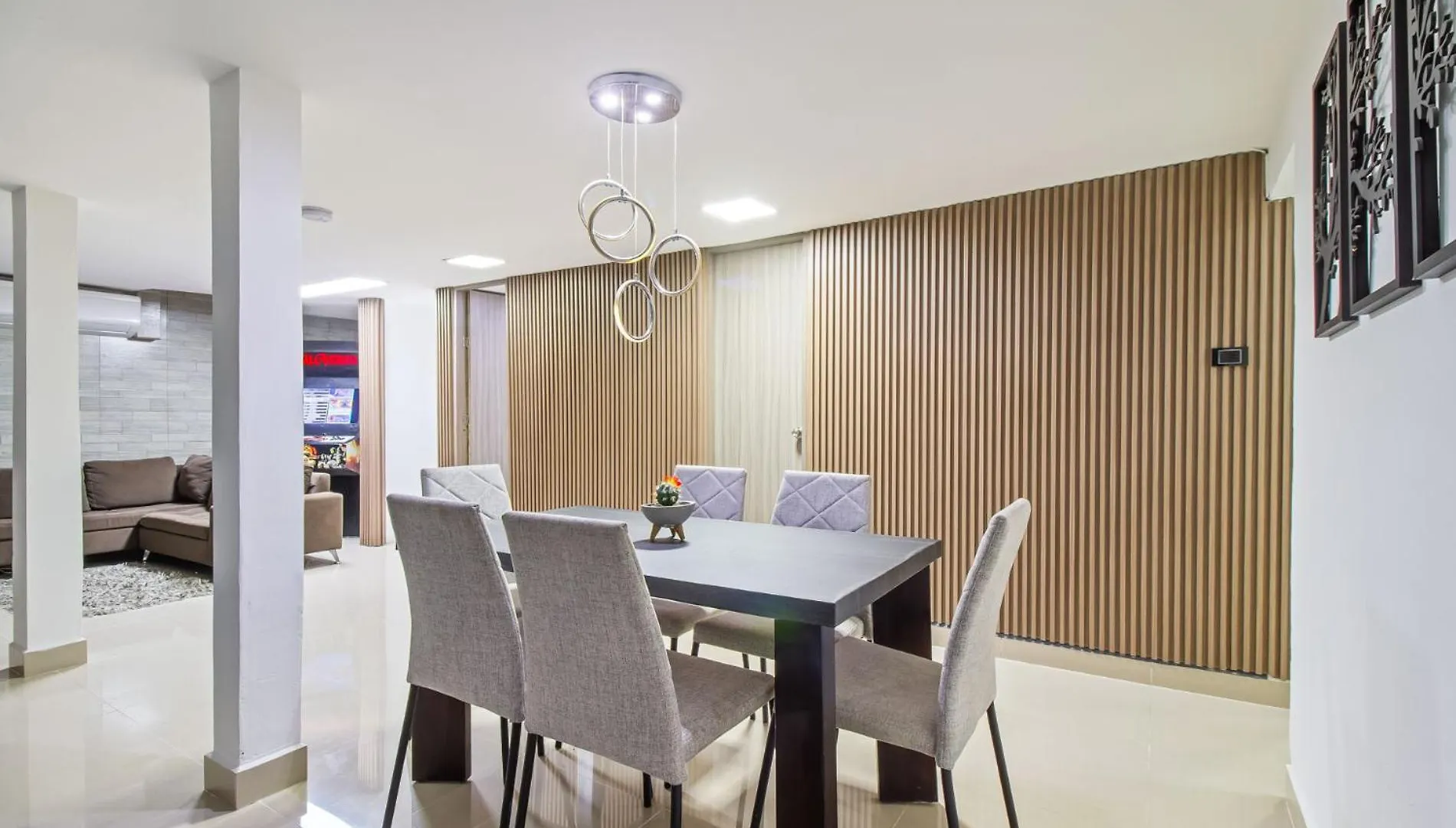 6 Bedroom Apart, With Arcade Machine, One Block From Lleras Park Medellín