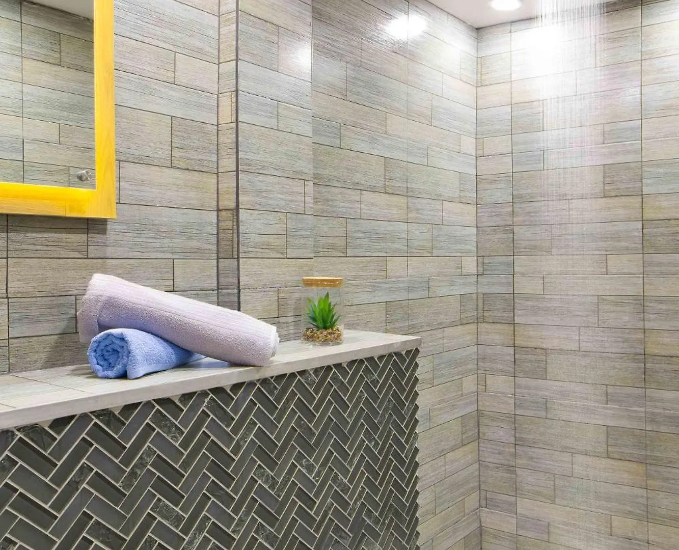 6 Bedroom Apart, With Arcade Machine, One Block From Lleras Park Medellín 0*,