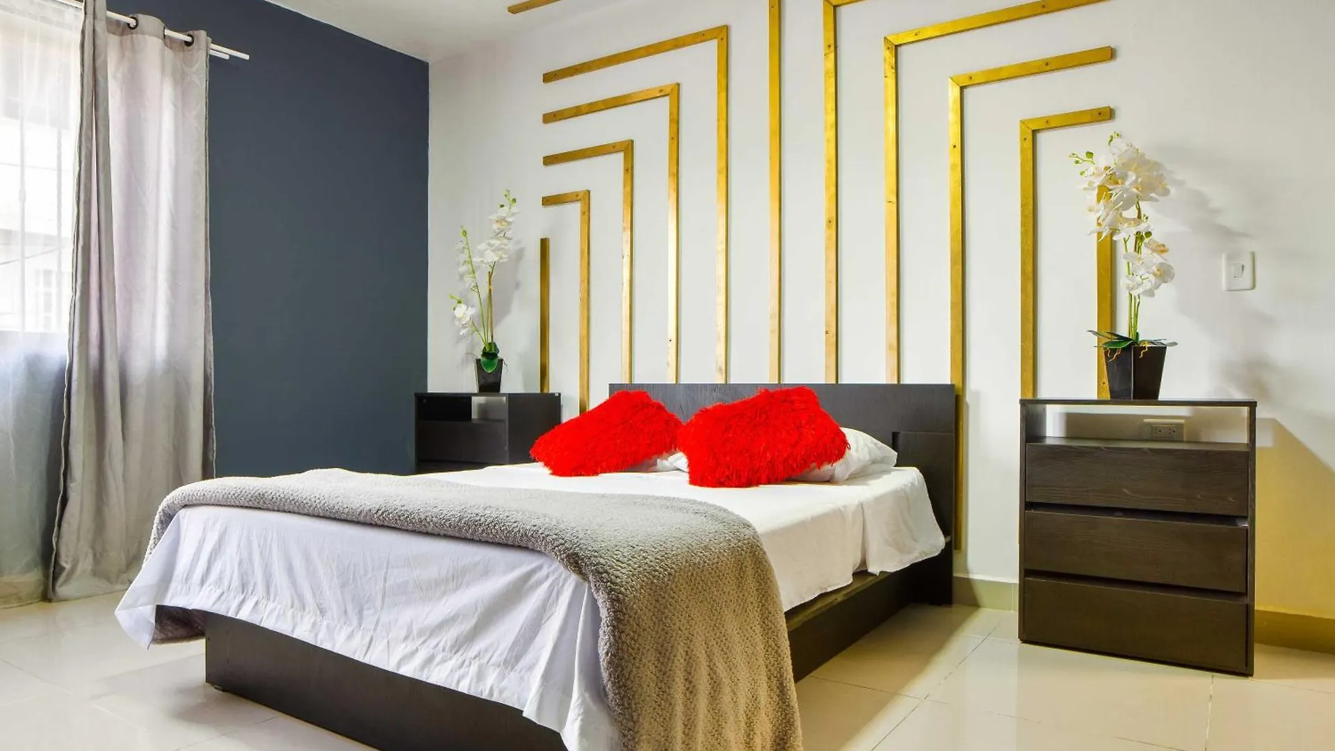 Апартаменты 6 Bedroom Apart, With Arcade Machine, One Block From Lleras Park Медельин